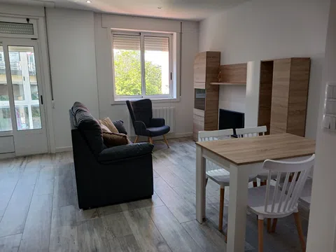 Piso en travesía das Escolas Públicas, 48