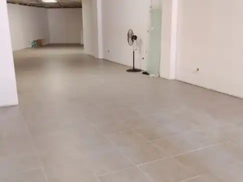 Local comercial en  Carrer de la Segarra 11 - Foto 4
