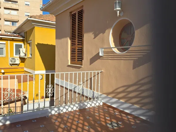 Casa de pueblo en Calle de Gabriel i Galán - Foto 4