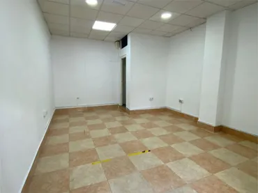 Local comercial en  Calle Puerto de Envalira 8 - Foto 4
