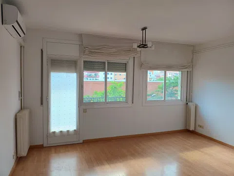 Piso en avenida dels Quinze, 60