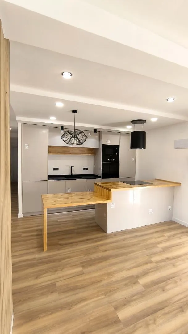 Piso en  Carrer de Gaspar Torrella 9 - Foto 2