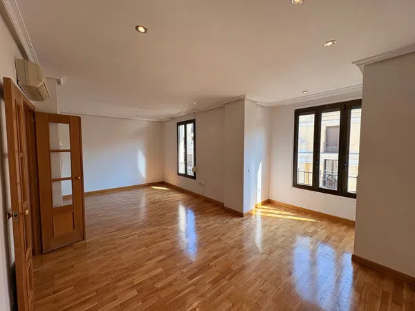 Piso en calle de Lombía, 8