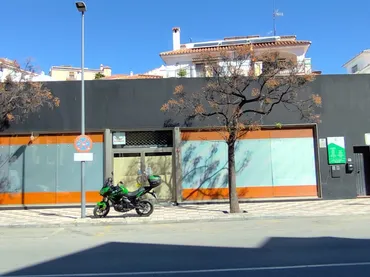 Local comercial en  Avenida Arias de Velasco 28 - Foto 1