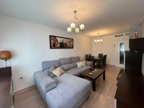 Piso en calle Escritora Josefina Aldecoa, 6