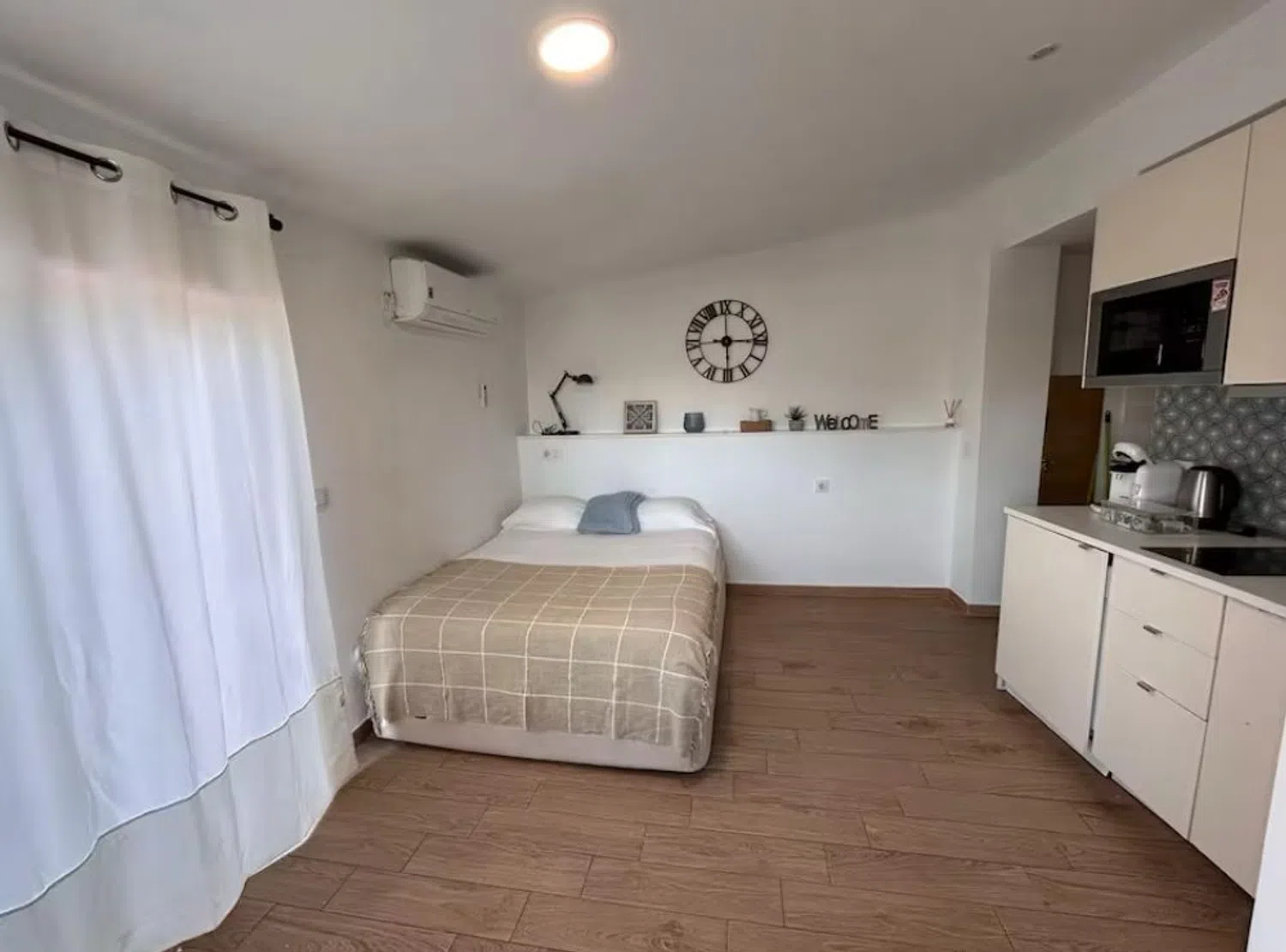 Estudio en calle Doña María Coronel, 25 - Foto 2
