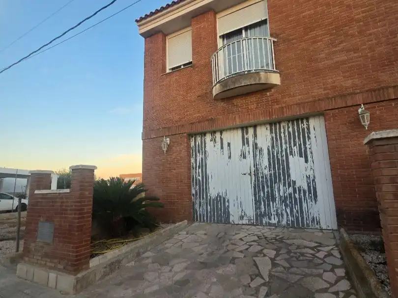 Chalet en  Carrer de Josep Porres Grau 8 - Foto 2