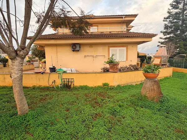 Chalet adosado en calle de Júpiter, 15 - Foto 1