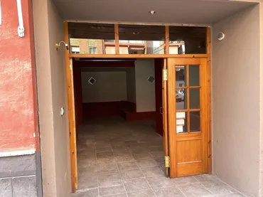 Local comercial en  Carrer de Josep d'Orga 23 - Foto 2