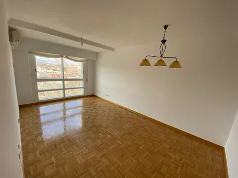 Piso en avenida de los Artesanos, 66