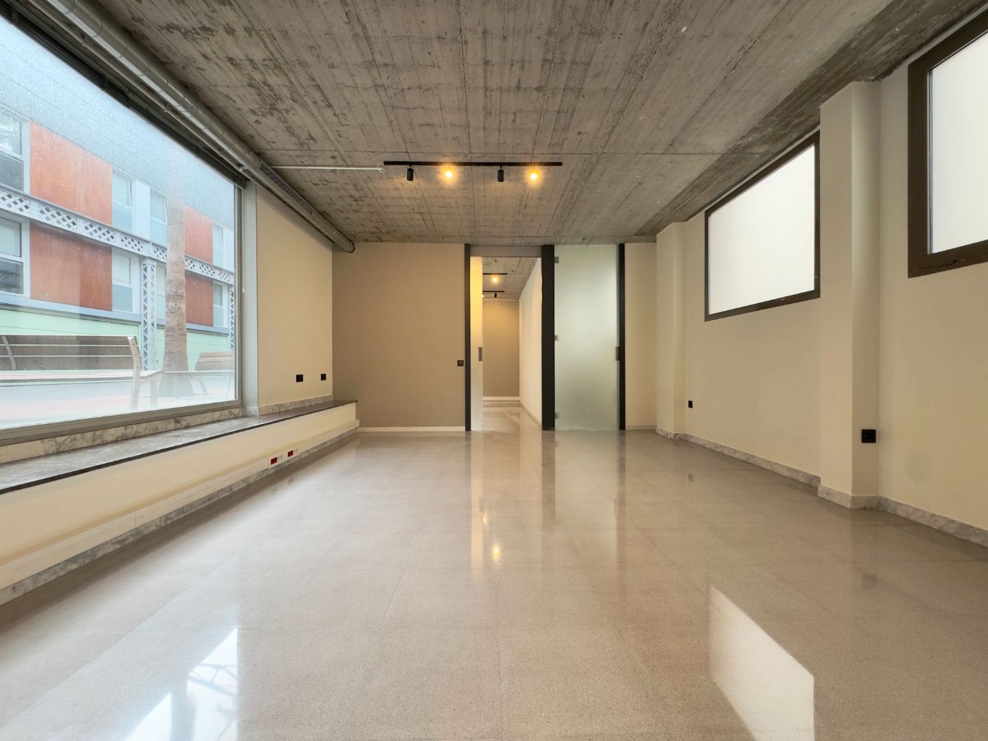 Local comercial en  Carrer del Pantà 92 - Foto 3