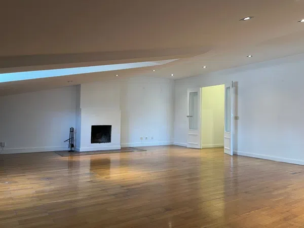 Piso en calle del Pez, 16