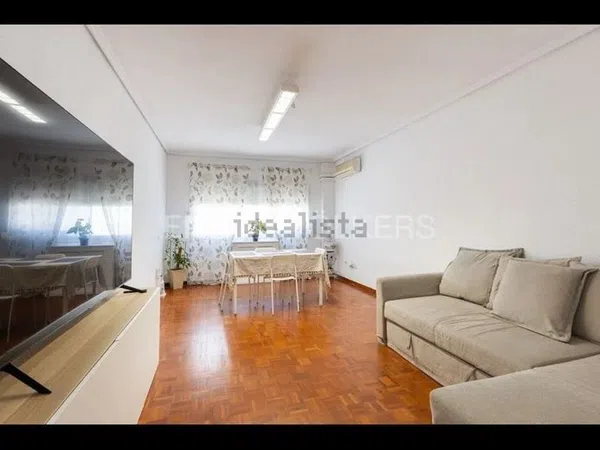 Piso en Gran Via de les Germanies, 18