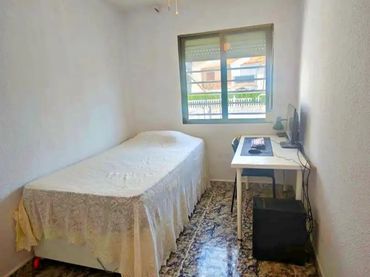 Casa adosada en  Avinguda América 14 - Foto 4