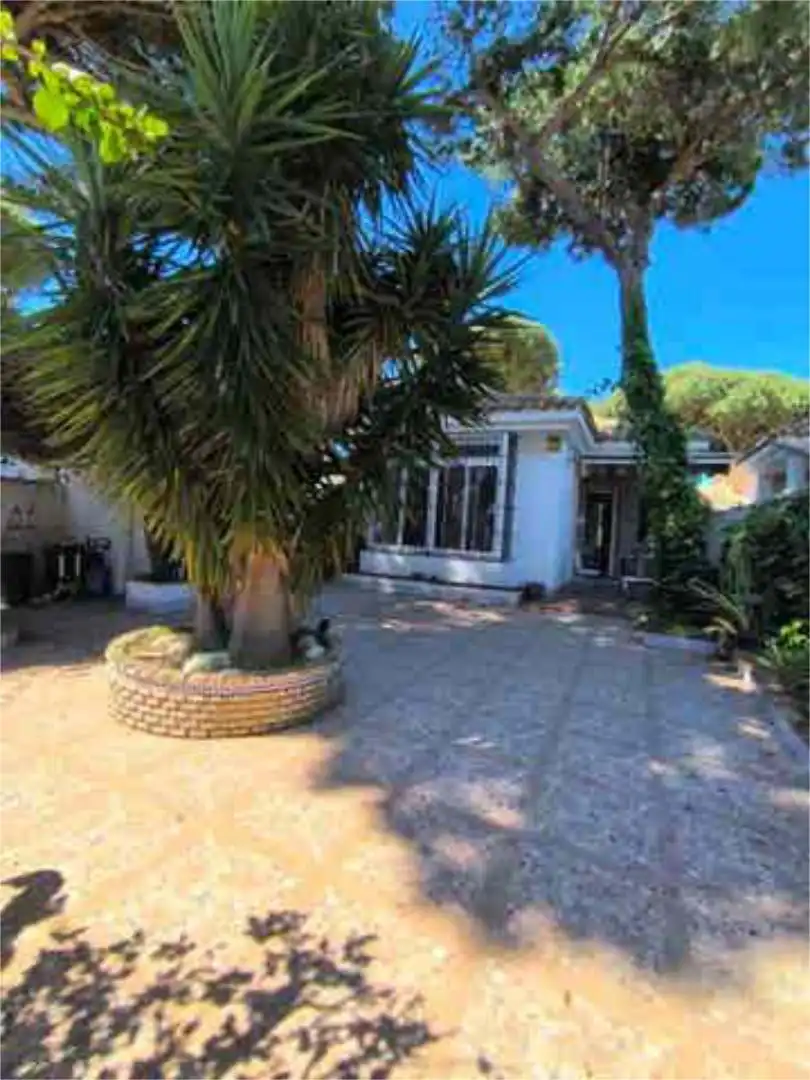 Casa adosada en urbanización la Barrosa - Foto 1