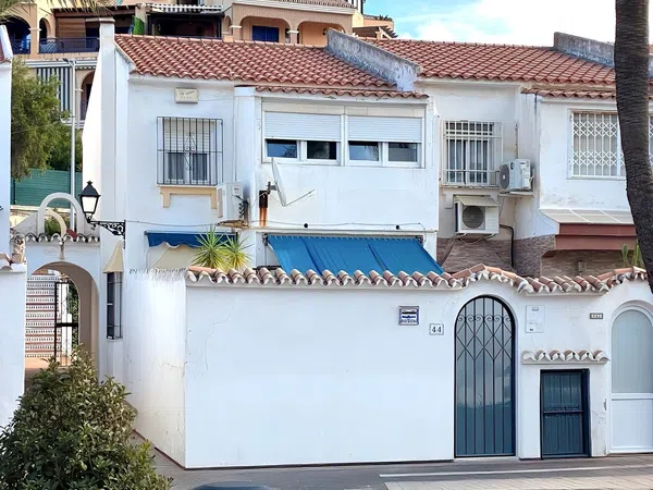 Chalet adosado en Avenida las Palmeras, 7 - Foto 2