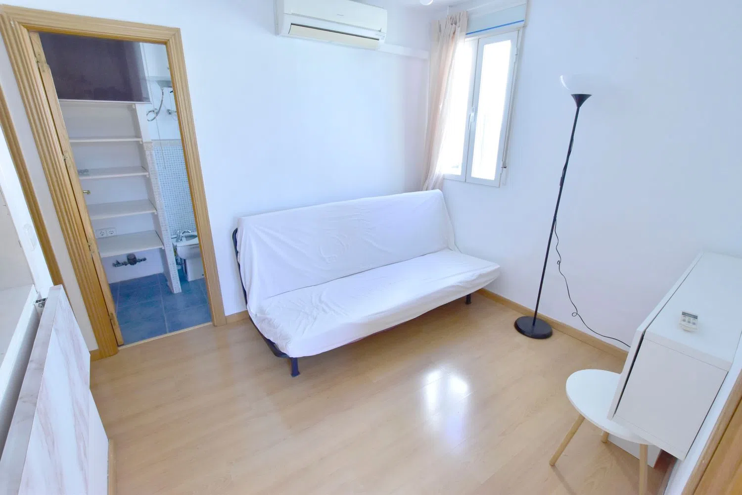 Piso en calle del Mesón de Paredes, 19 - Foto 2