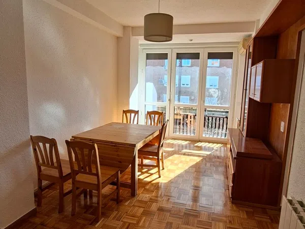 Piso en calle de Valdevarnes, 13