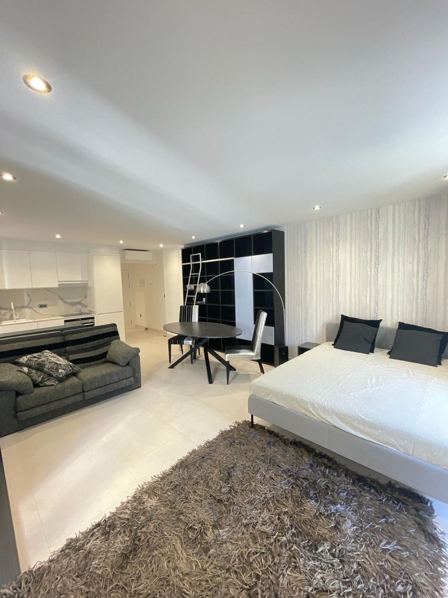 Estudio en plaza de Nàpols i Sicília, 9