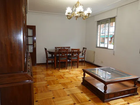 Piso en calle de Urgel, 46