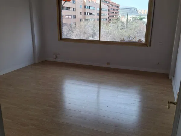 Estudio en calle de la Infanta María Teresa, 7