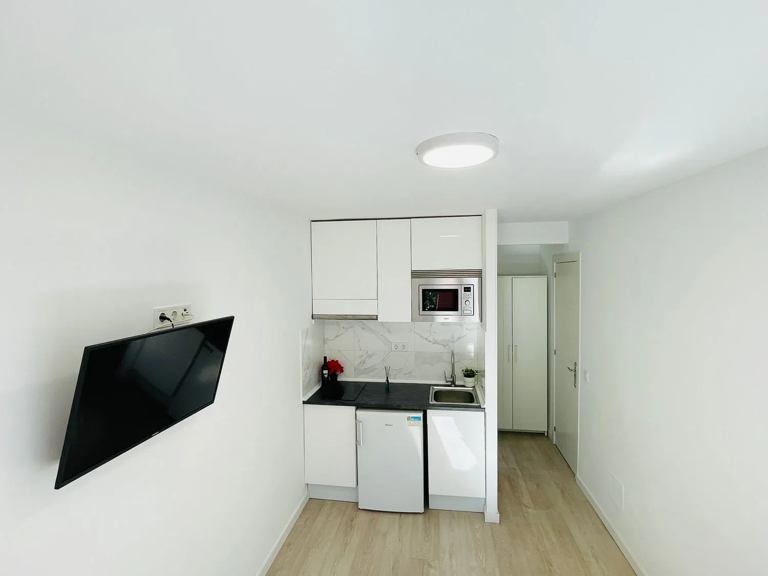 Estudio en calle del Lago Constanza, 65 - Foto 4