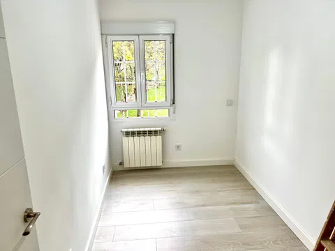 Piso en plaza de Alcira, 20