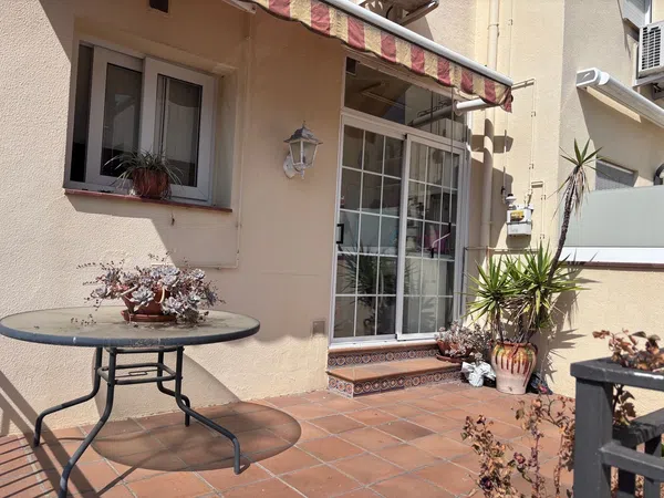 Chalet adosado en Llagostera - Foto 1
