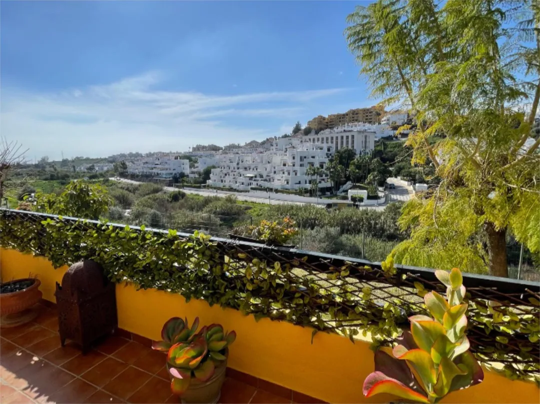 Piso en  Calle Alcaucín 1 - Foto 1