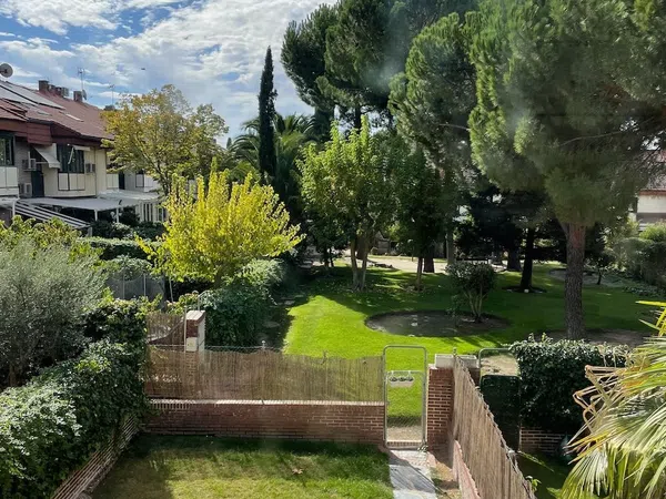 Chalet adosado en calle Playa de la Concha, 25 - Foto 1