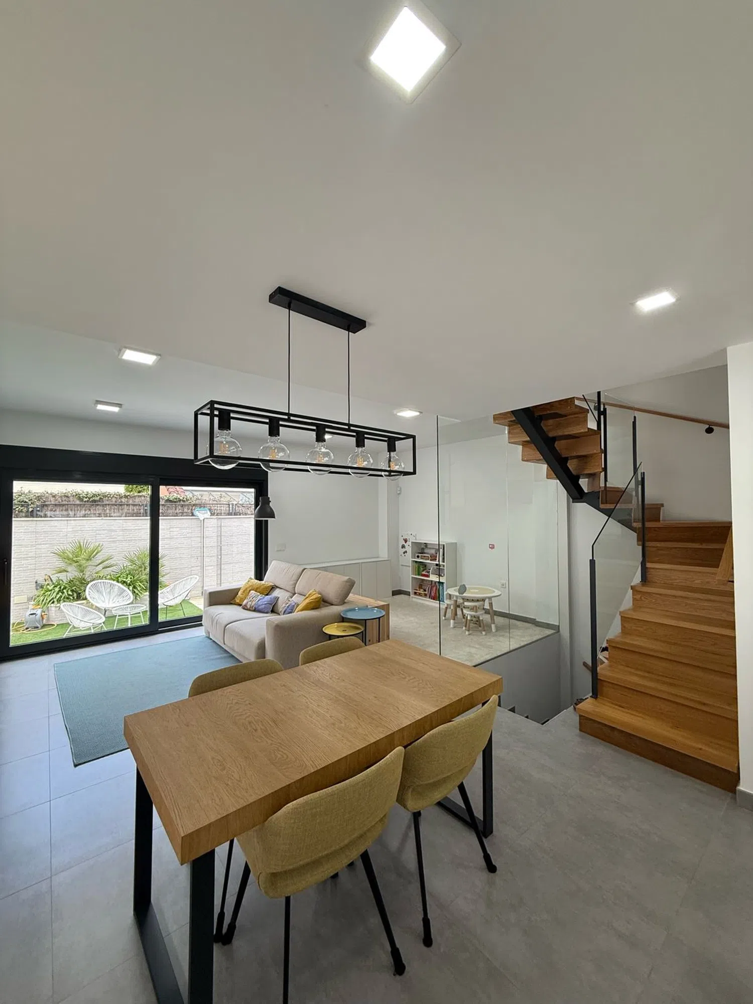 Chalet adosado en Barrio Montecarmelo - Foto 9