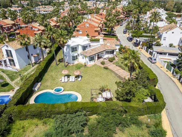 Casa independiente en calle Monte Biarritz, 94