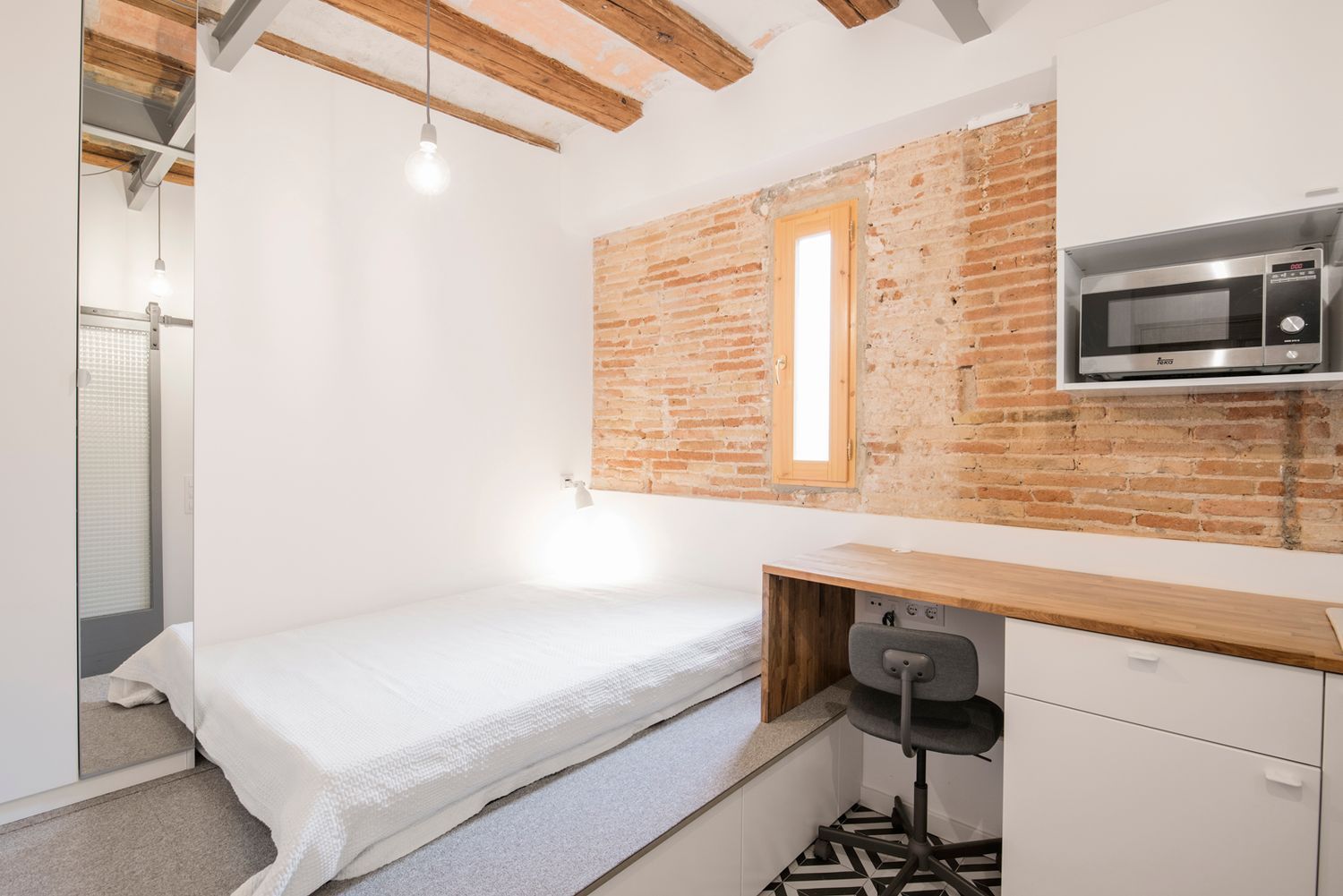 Estudio en calle de la Reina Amàlia, 27 - Foto 1