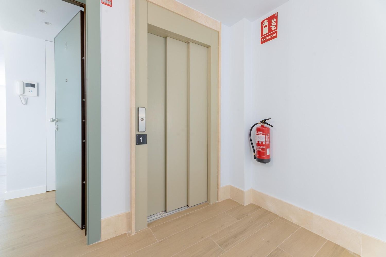Piso en Calle de les Illes Canàries, 60 - Foto 4
