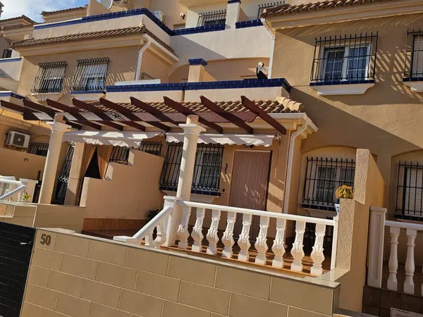 Casa o chalet independiente en Calle Almudena, 50 - Foto 1