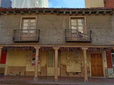 Casa adosada en  Avenida del Órbigo 27 - Foto 1