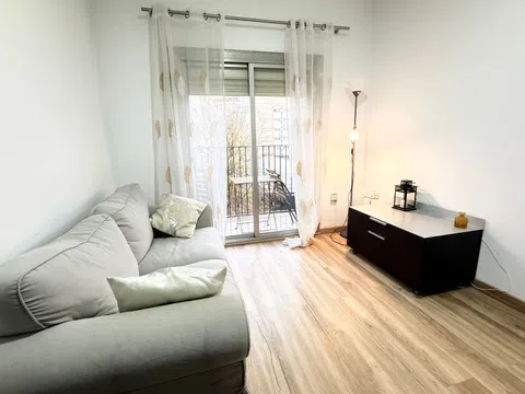 Piso en calle del Segre, 76