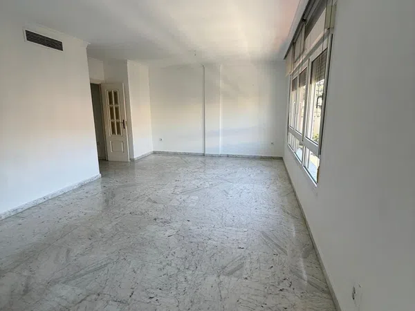 Piso en Paseo de Miramar - Foto 12