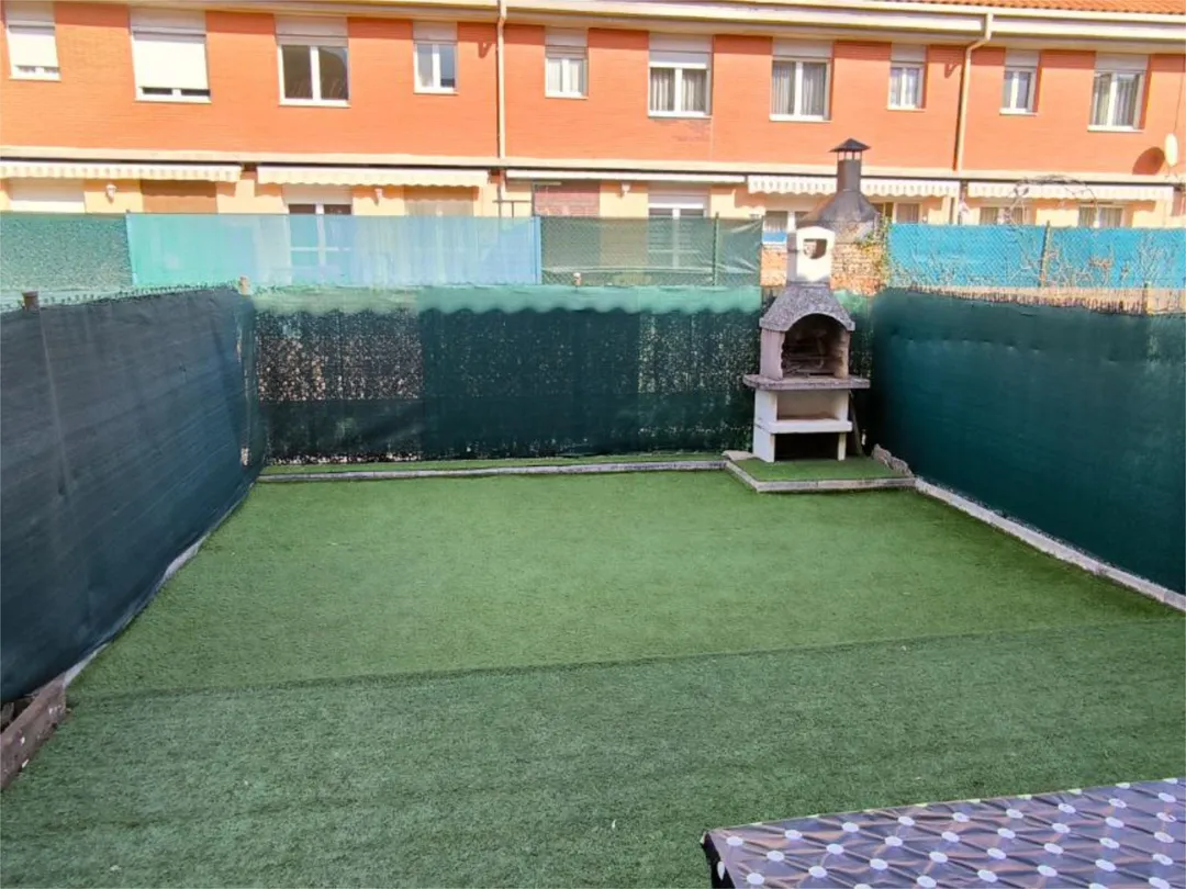 Casa adosada en  Calle Quiñones 34 - Foto 2