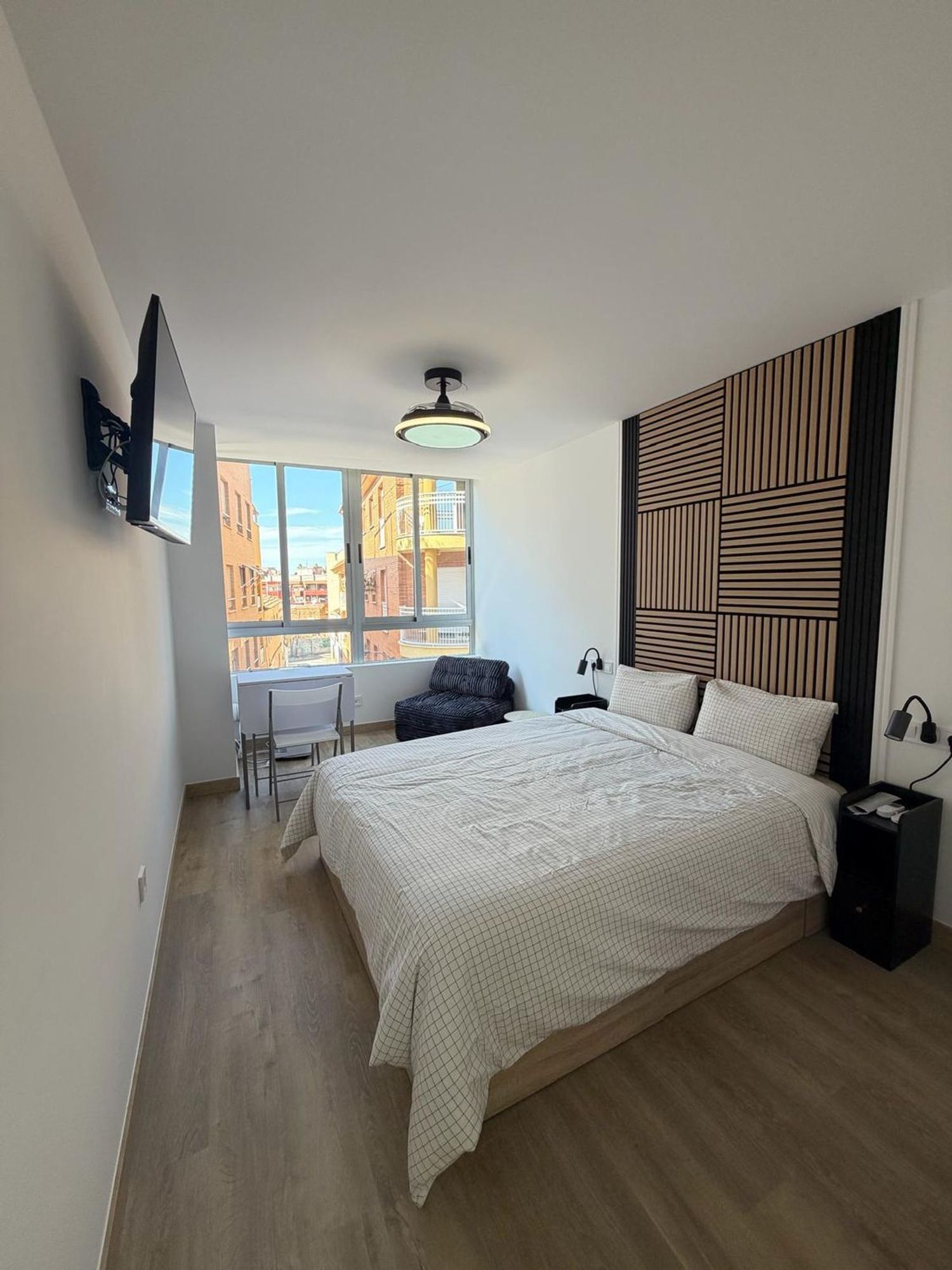 Estudio en calle de Ramón y Cajal, 61 - Foto 1