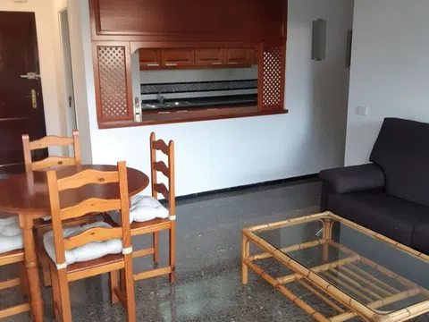 Piso en avenida Reyes Católicos, 19