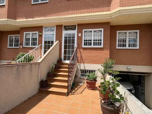 Chalet adosado en Calle Laguna de Peñalara, 19 - Foto 1