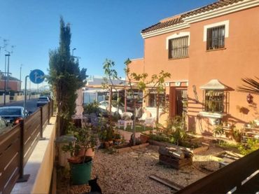 Planta baja en  Calle Infanta Elena 33 - Foto 1