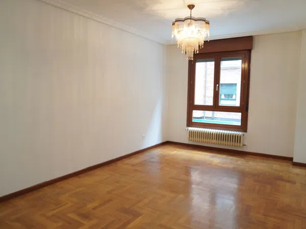 Piso en Calle Avellanos, 5, Salesas-Foncalada-Campoamor - Foto 1