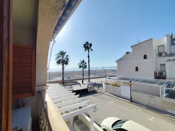 Chalet pareado en calle Ensayo General, 1