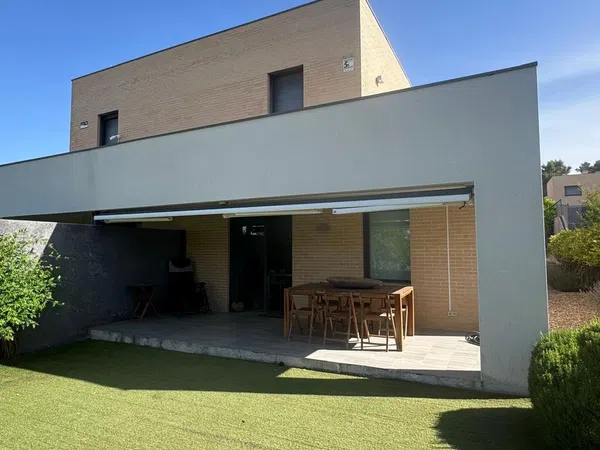 Chalet pareado en Calle del Mirlo, 4 - Foto 1