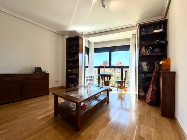 Piso en avenida de Camilo José Cela, 2807