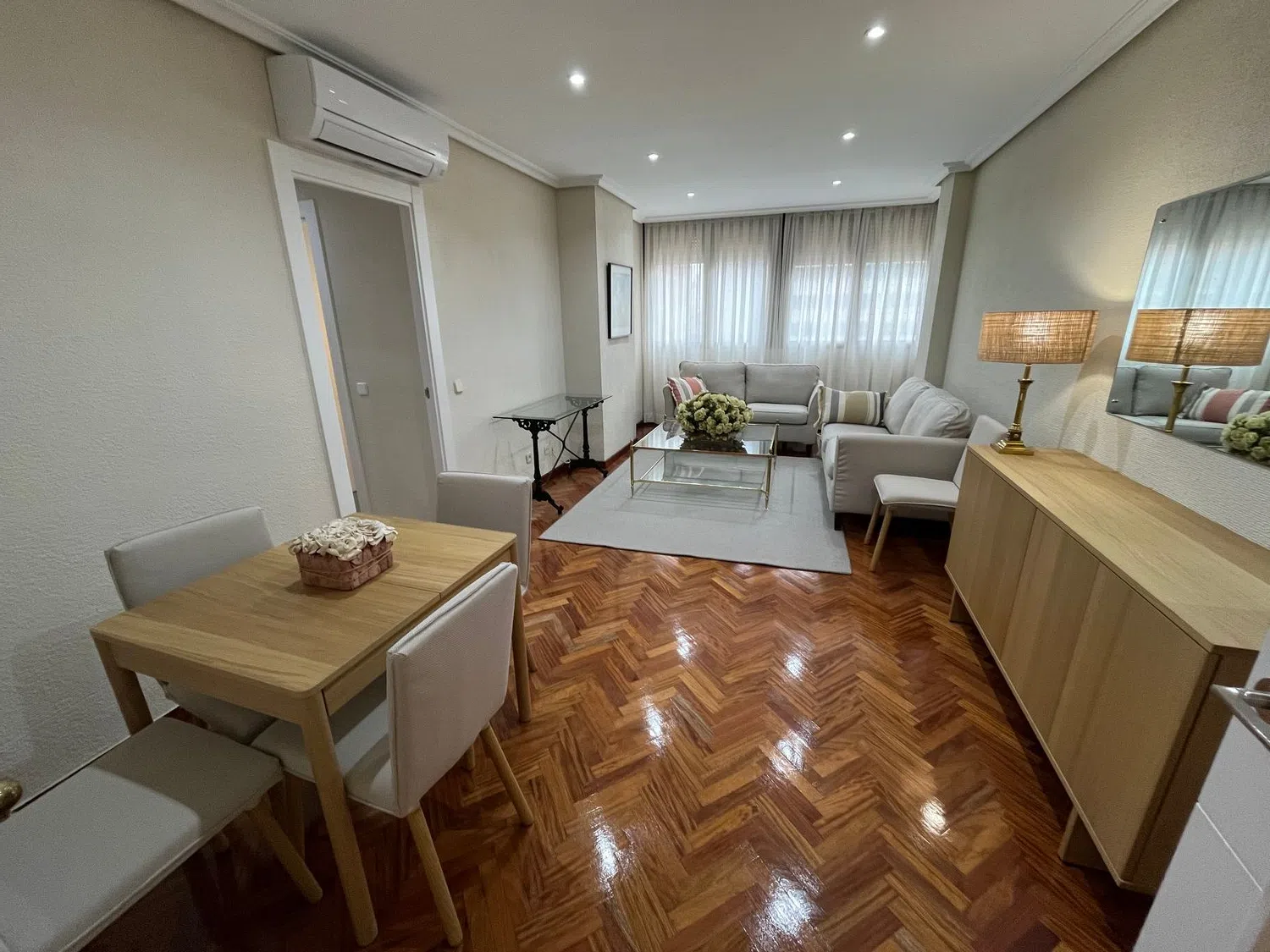 Piso en calle de la Infanta Mercedes, 98 - Foto 1