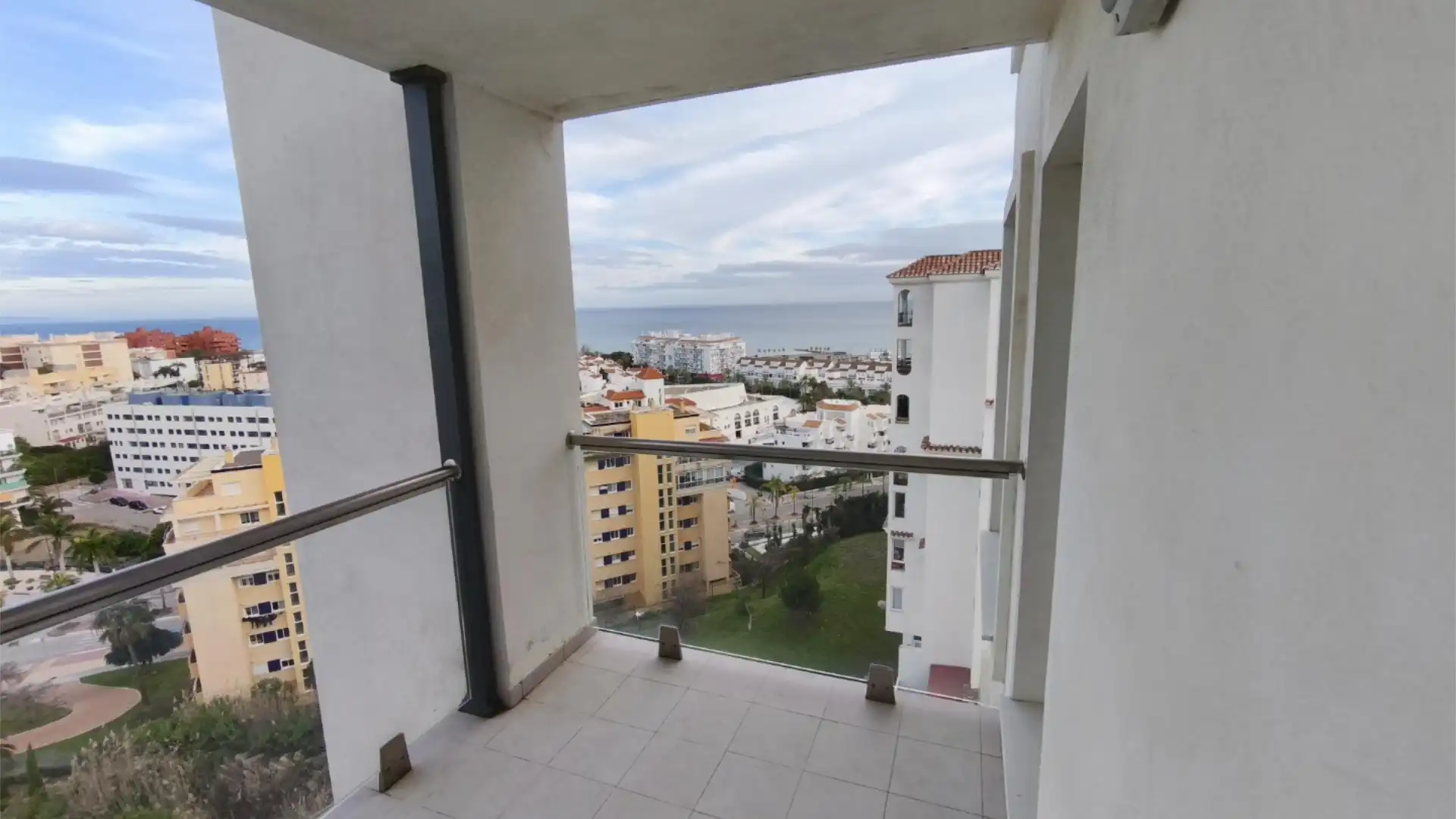 Piso en  Avenida Reina Sofía 40 - Foto 1