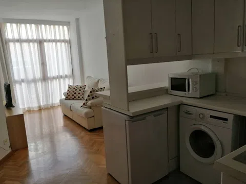 Piso en calle Alustante, 21